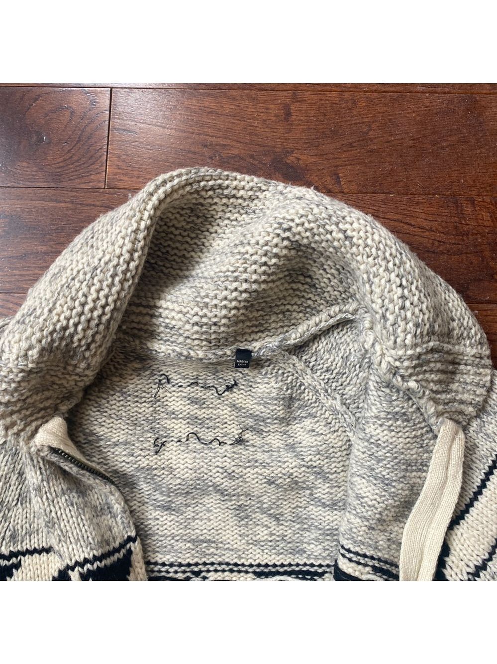TNA Women’s XS Hooded Cowichan Knit Lambswool Sweater Beige & Black Zip Front - Picture 5 of 11